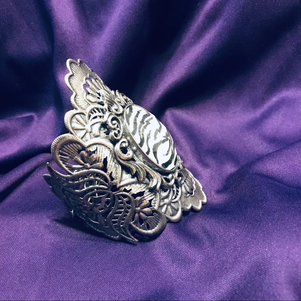 Very Unique Cuff Bracelet - Picture 2 of 4